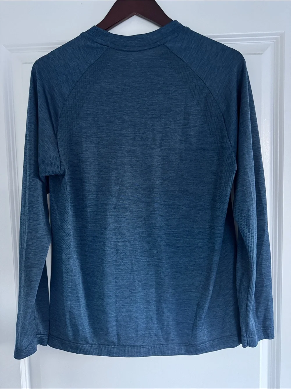 New Kids Uniqlo Dark Blue Long Sleeve Lightweight Moisture Wicking Shirt S